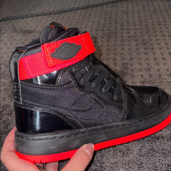 Nike - Jordan High-Top Sneakers in Black and Red - Picture 3 of 3